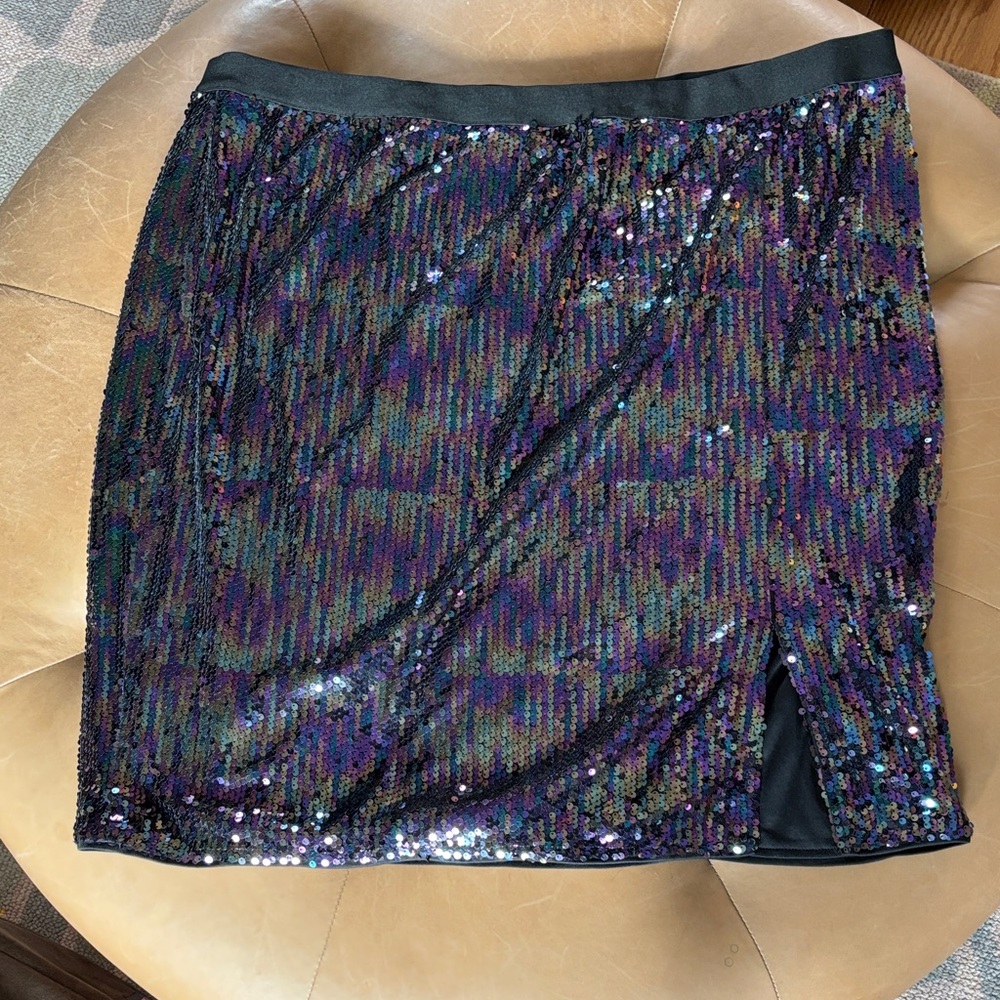 Elegant Sequin Pencil Skirt in Black and Purple